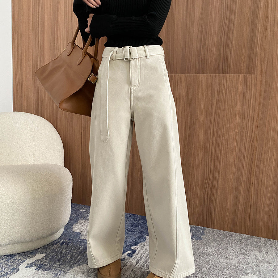 Cream-colored wide-leg pants with belt and black sweater in Street Design fashion ملابس