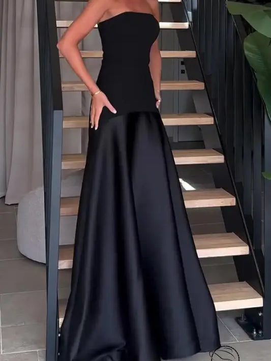 Elegant strapless black satin dress for evening fashion