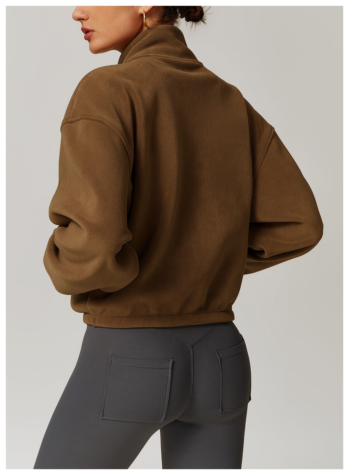 Brown cropped turtleneck sweatshirt with dropped shoulders for stylish winter fashion ملابس