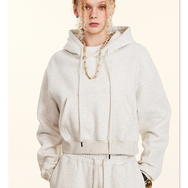 White hooded sweatsuit with sweatpants and layered necklace in Langry fashion ملابس