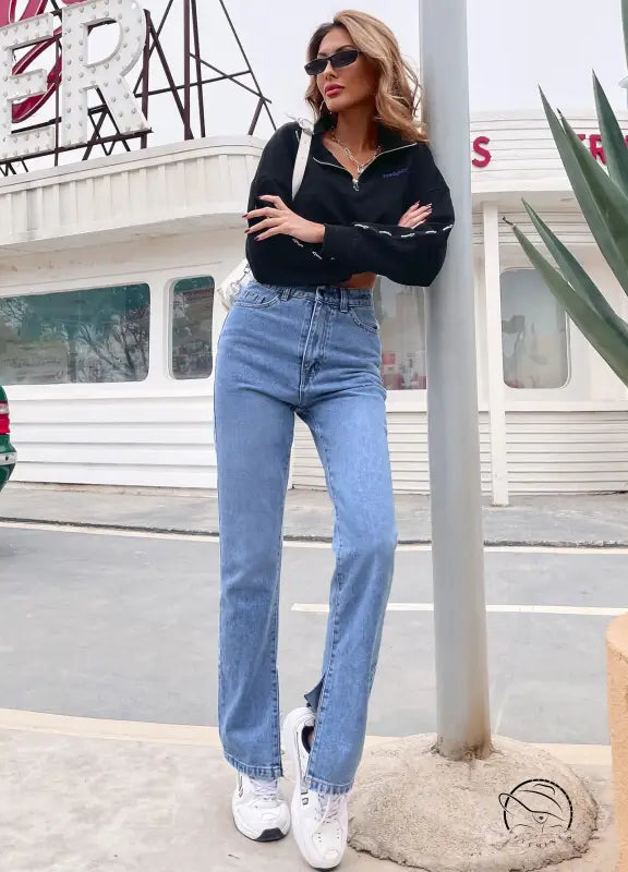 Women’s light wash high-waisted straight-leg denim pants with front slits
