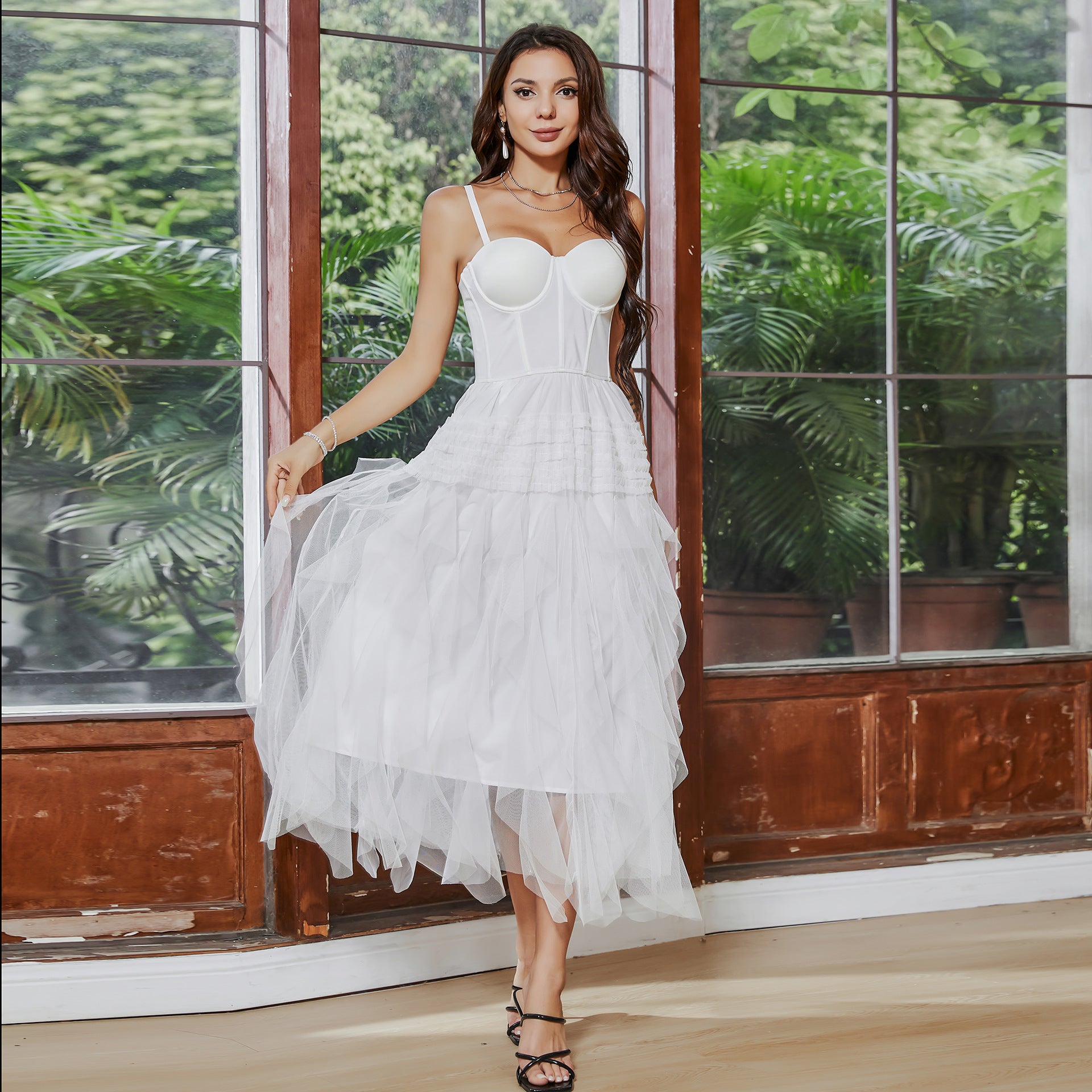 White corset-bodice tulle dress with French tube design and large swing silhouette