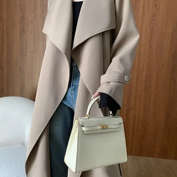 Beige leather handbag in cozy langry fashion coat