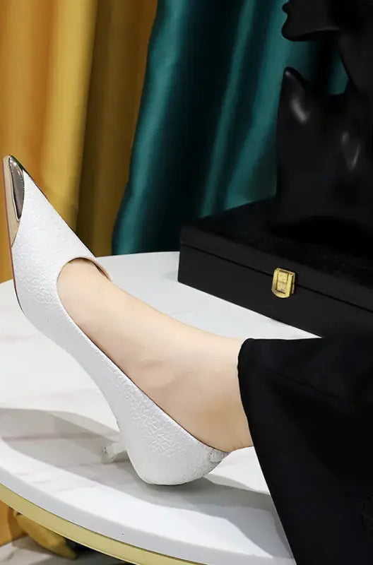 Elegant white leather low cut pump with metallic toe in Langry fashion