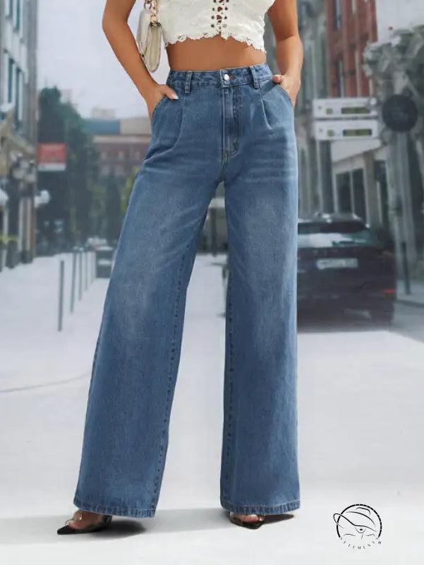 High-waisted wide leg blue jeans with front pleats, fashionable figure flattering