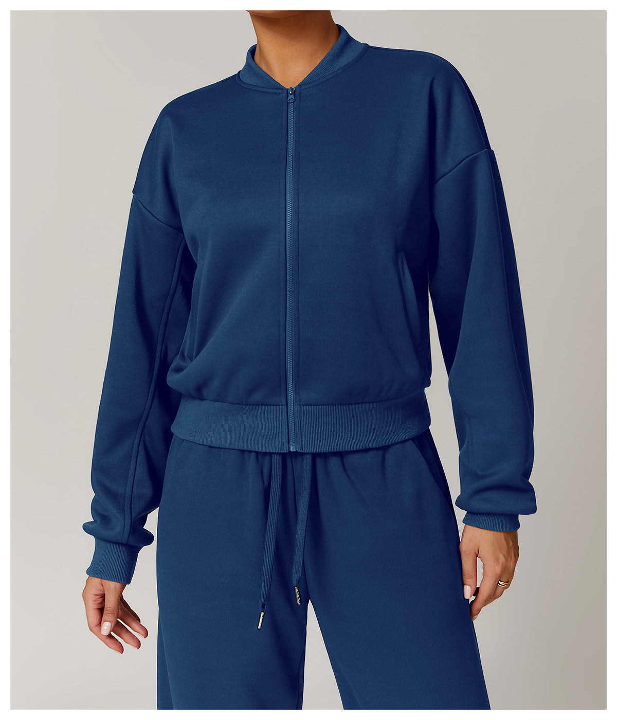 Outdoor warm sports sweater coat featuring a blue zip-up bomber jacket and matching sweatpants for fashionable ملابس