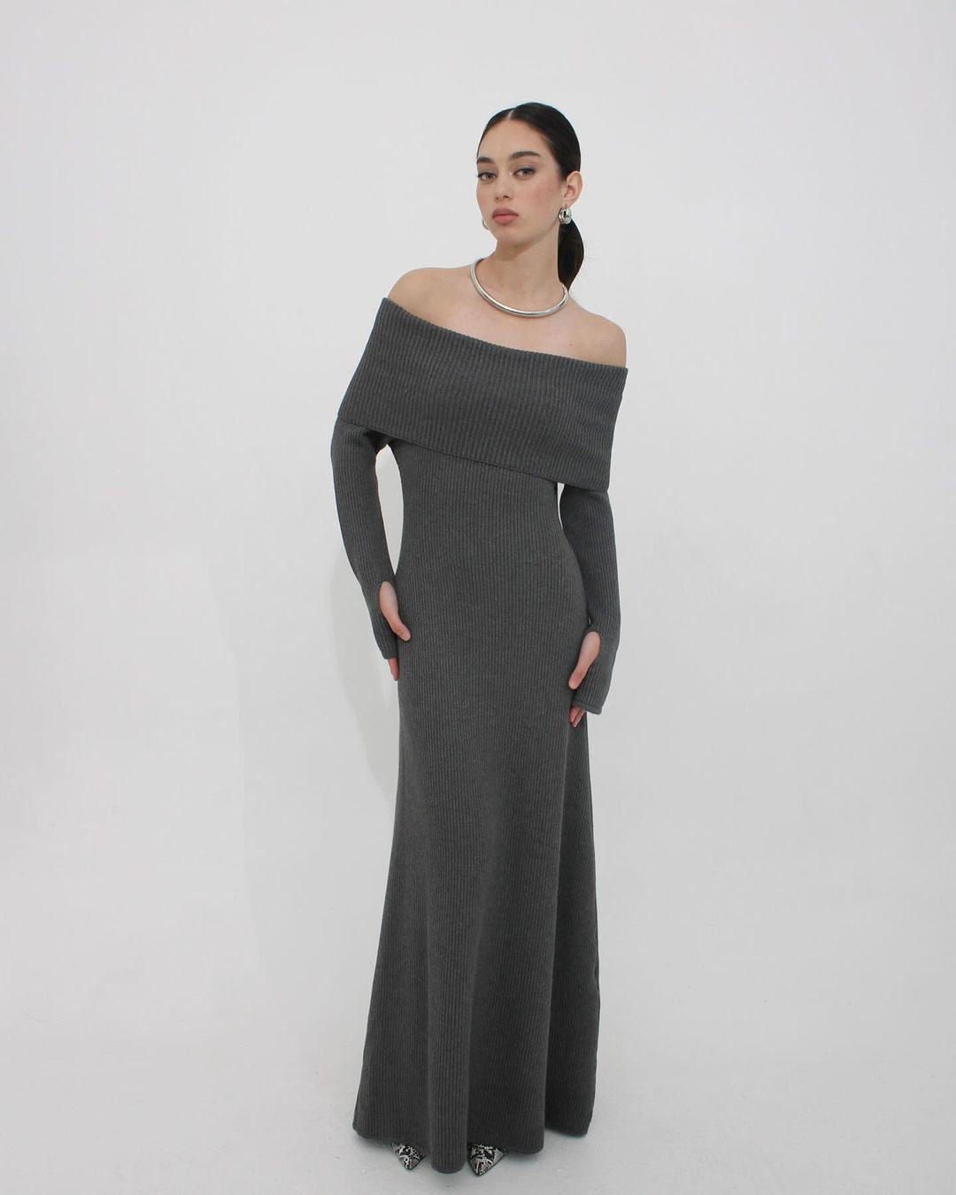 Elegant off shoulder formal dress in gray knit, perfect for fashion and ملابس occasions