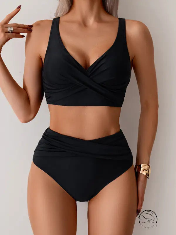 Gorgeous split swimsuit in black two-piece style