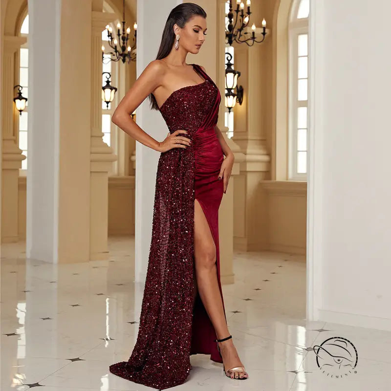 Elegant long sequined sleeveless diagonal collar burgundy gown with high slit