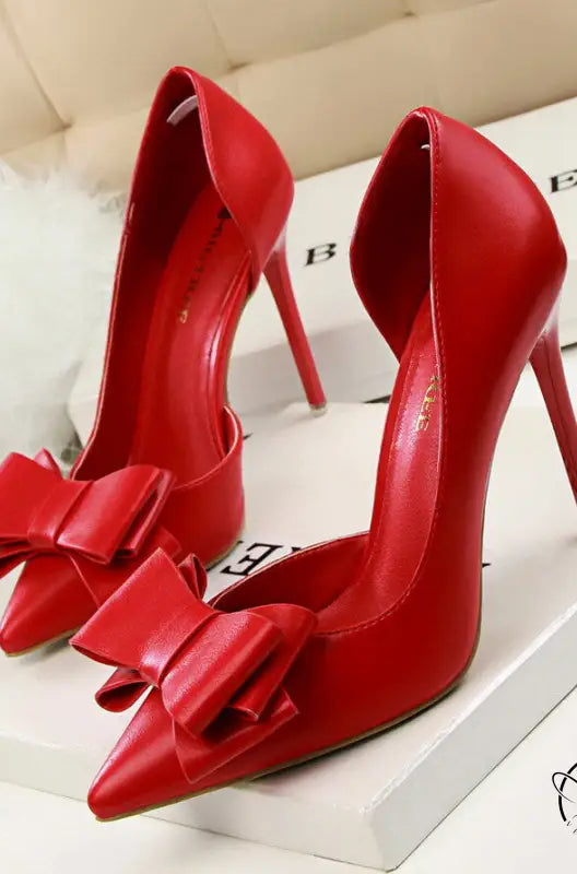 Fashionable langry red high-heeled pumps with sweet bowknot toes