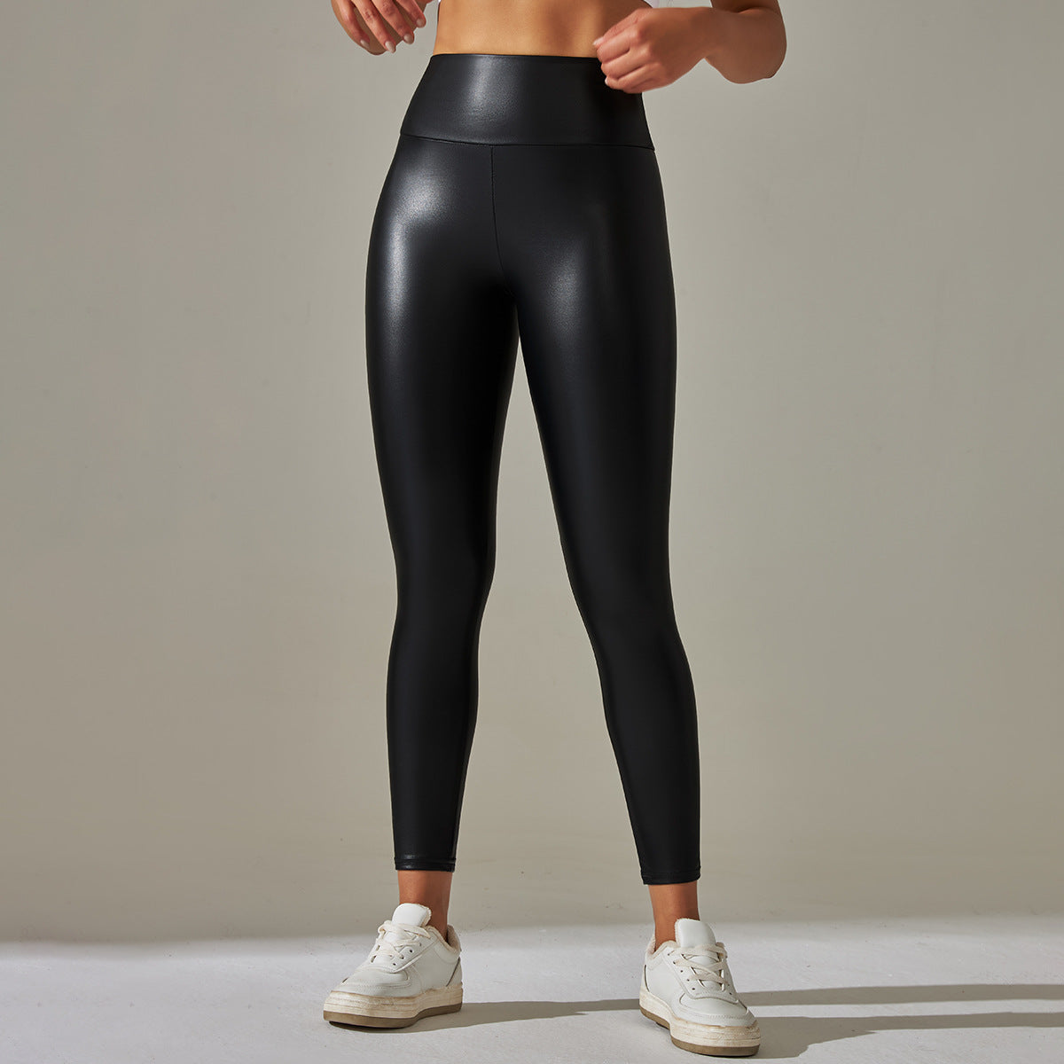 High waist faux leather leggings in shiny black texture