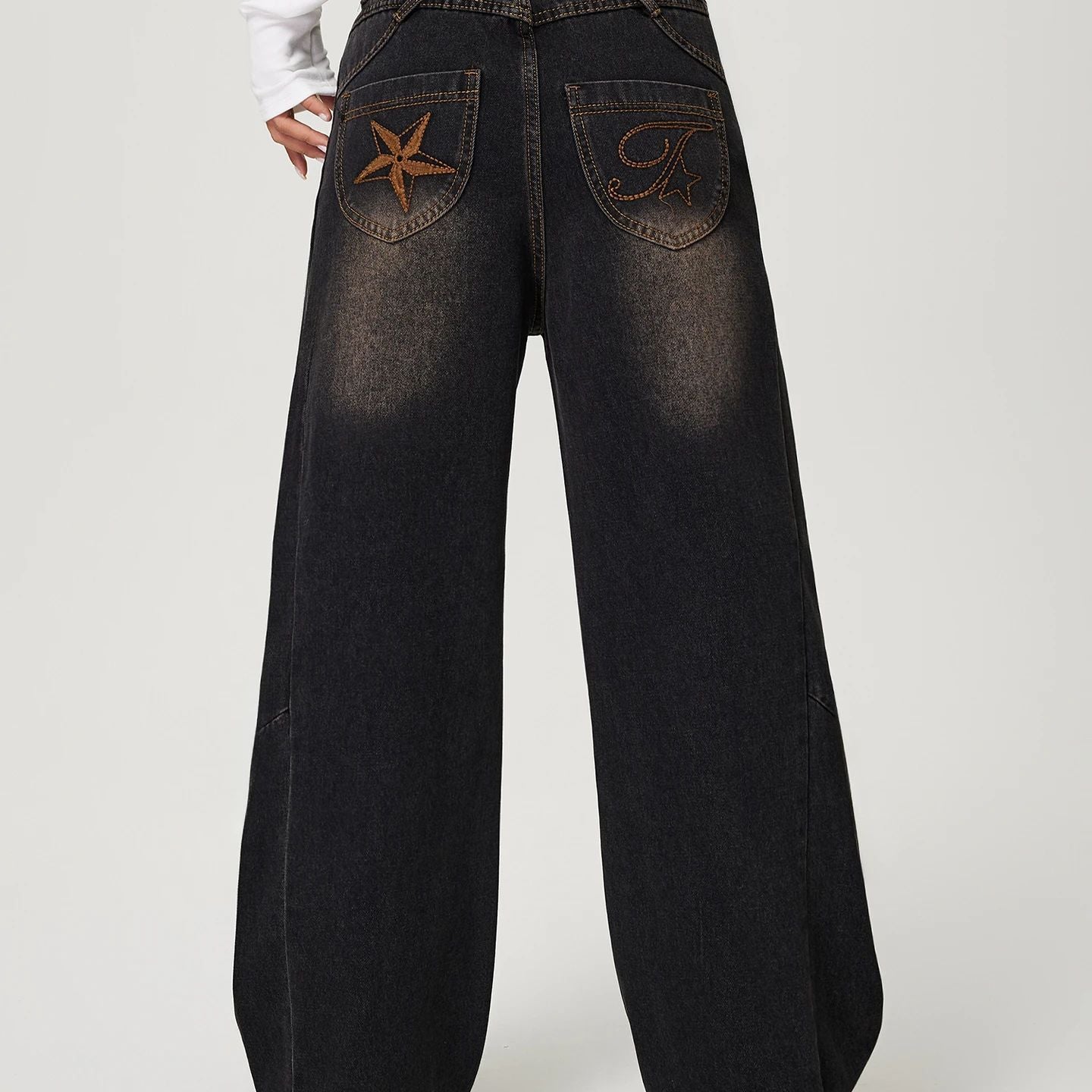 Wide-leg dark denim jeans with star pocket embellishment in stylish fashion by Langry