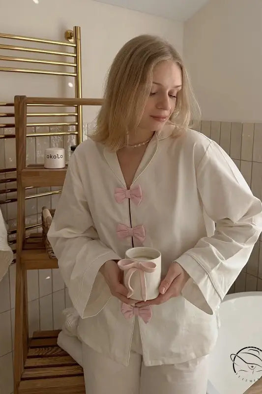 White and pink langry fashion pajamas with bow polo collar and trousers