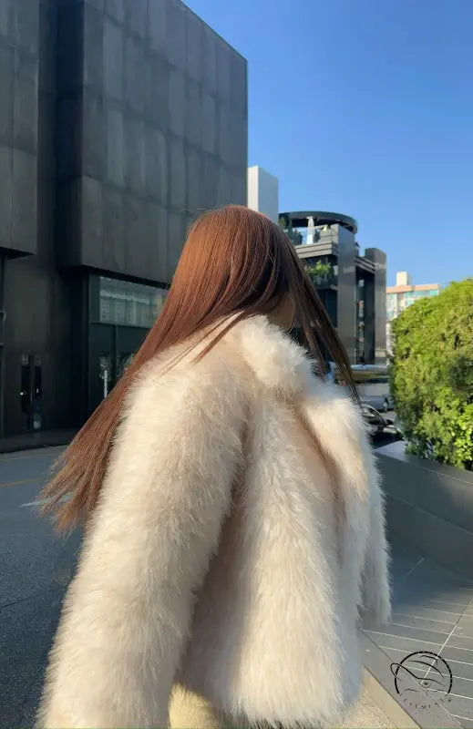 Short loose casual faux fur coat with hood and long sleeves