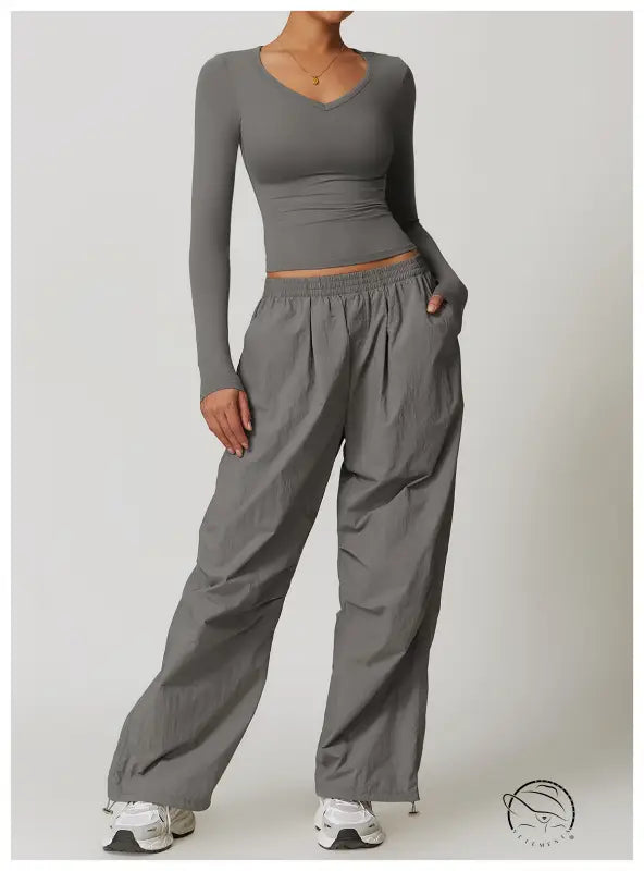 Gray quick drying brushed tight yoga t-shirt with parachute pants