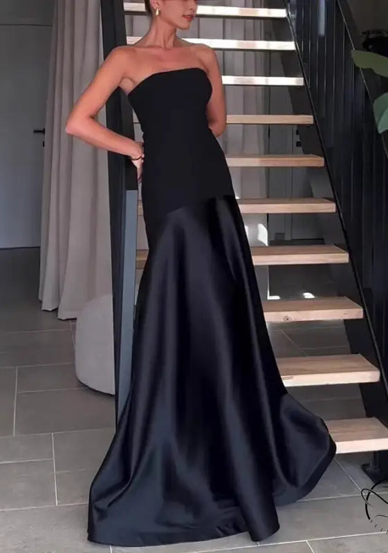 Elegant strapless black satin dress in Langry fashion