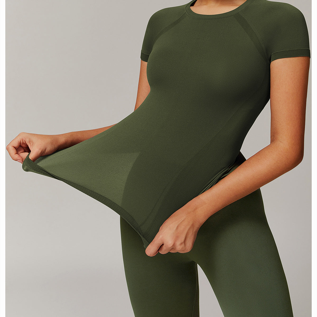 Olive green Thread Seamless Short Sleeved T-shirt yoga set for stylish athletic wear ملابس