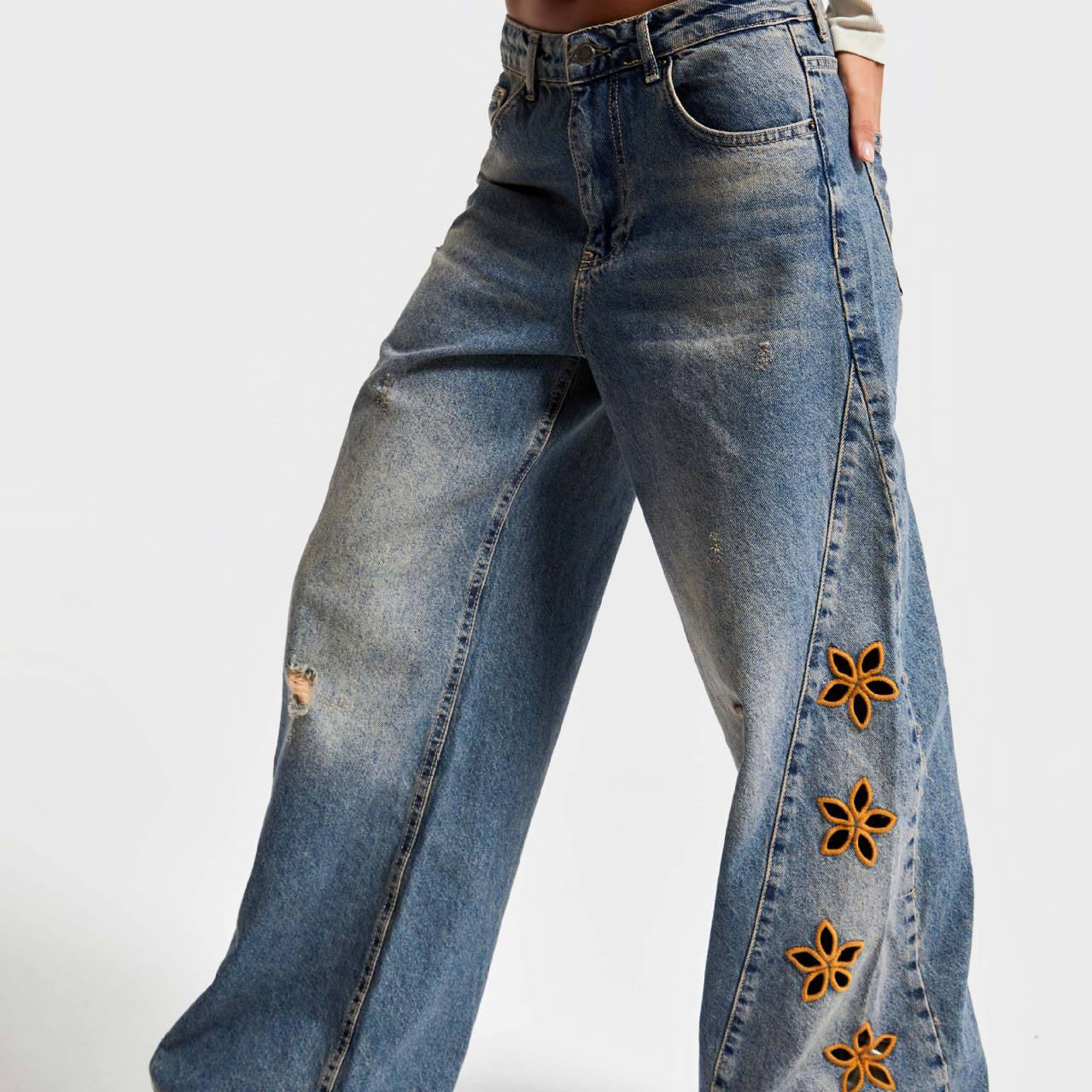 Fashionable high waist langry wide-leg denim trousers with floral embroidery
