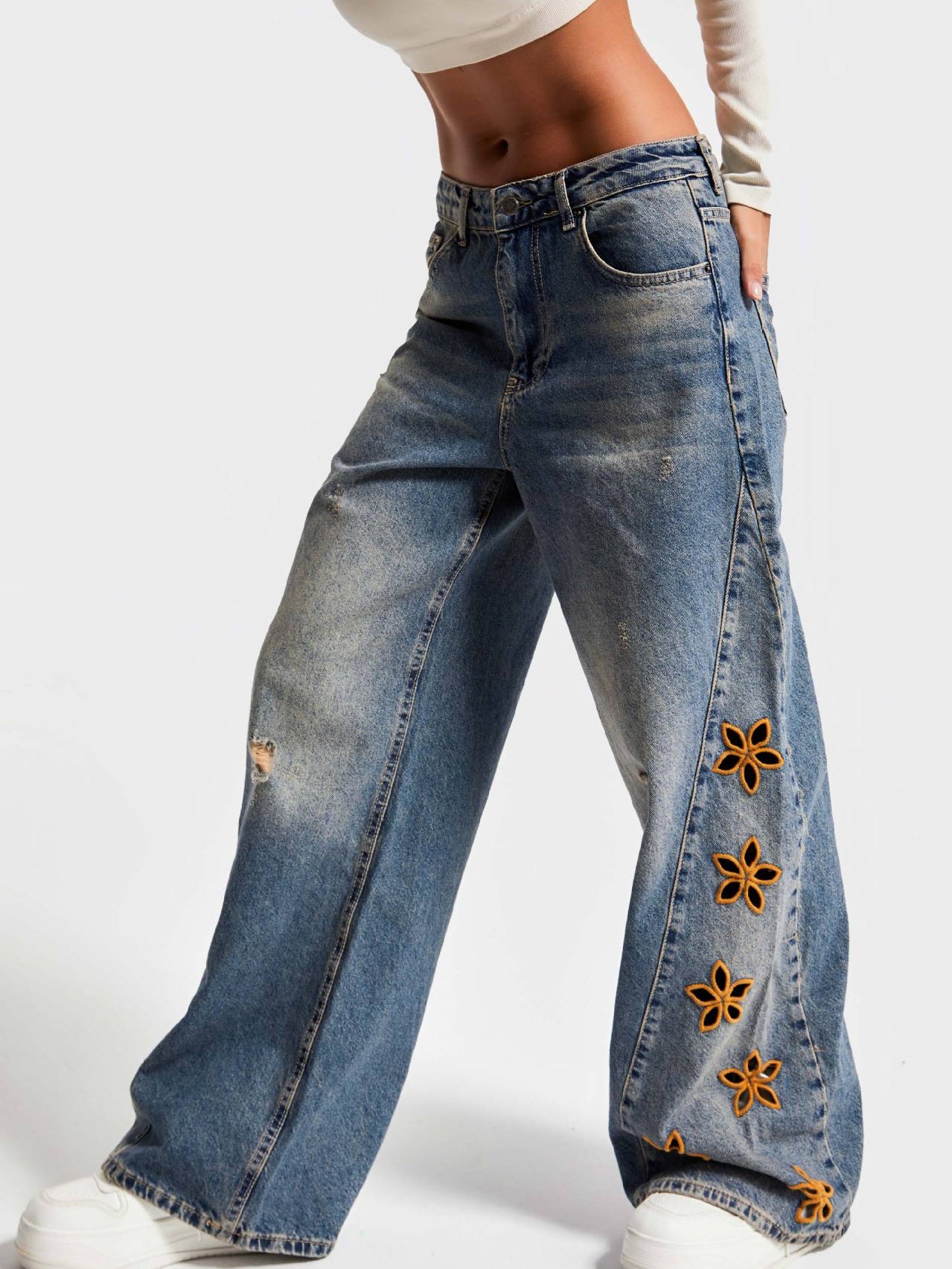 Fashionable high waist langry wide-leg denim trousers with floral embroidery