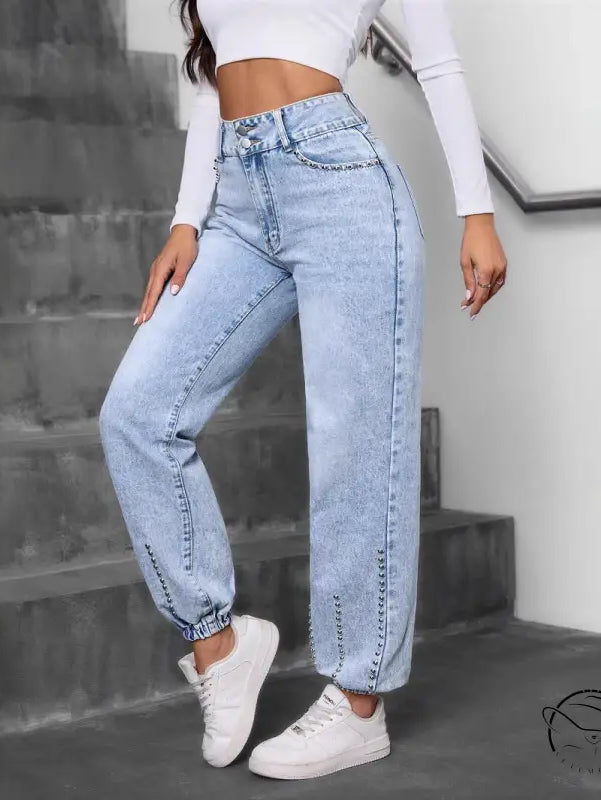 Light wash high-waisted match beaded straight jeans with elastic cuffs