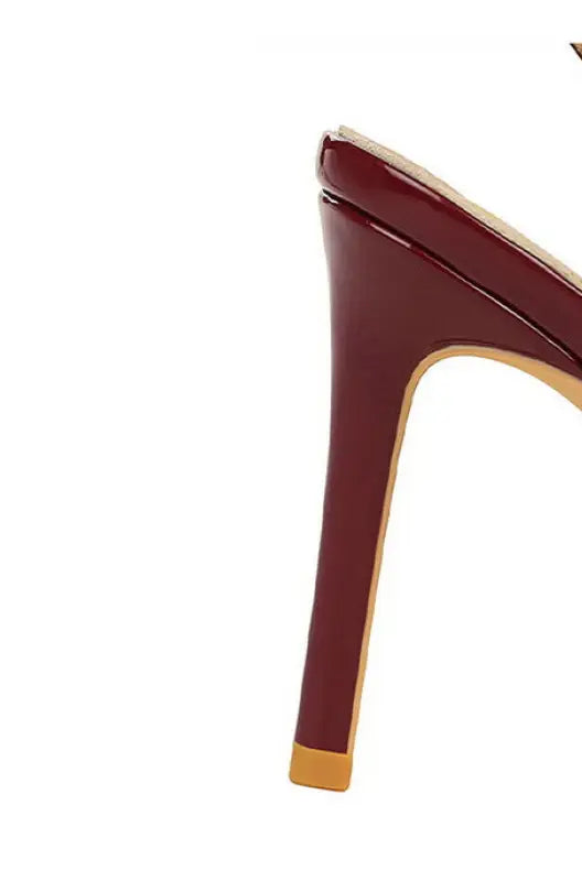 Classy High Heels: burgundy patent leather sandal with gold accents