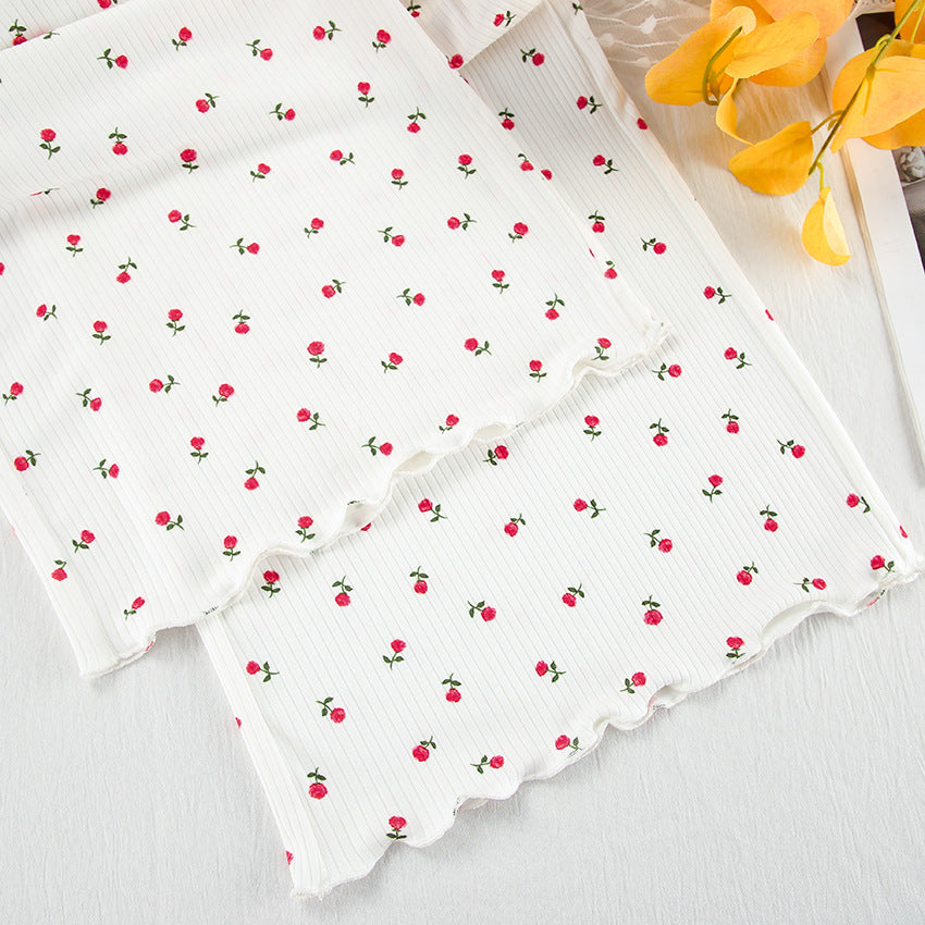 White ribbed knit fabric with red floral pattern and lettuce-edge trim for fashionable ملابس