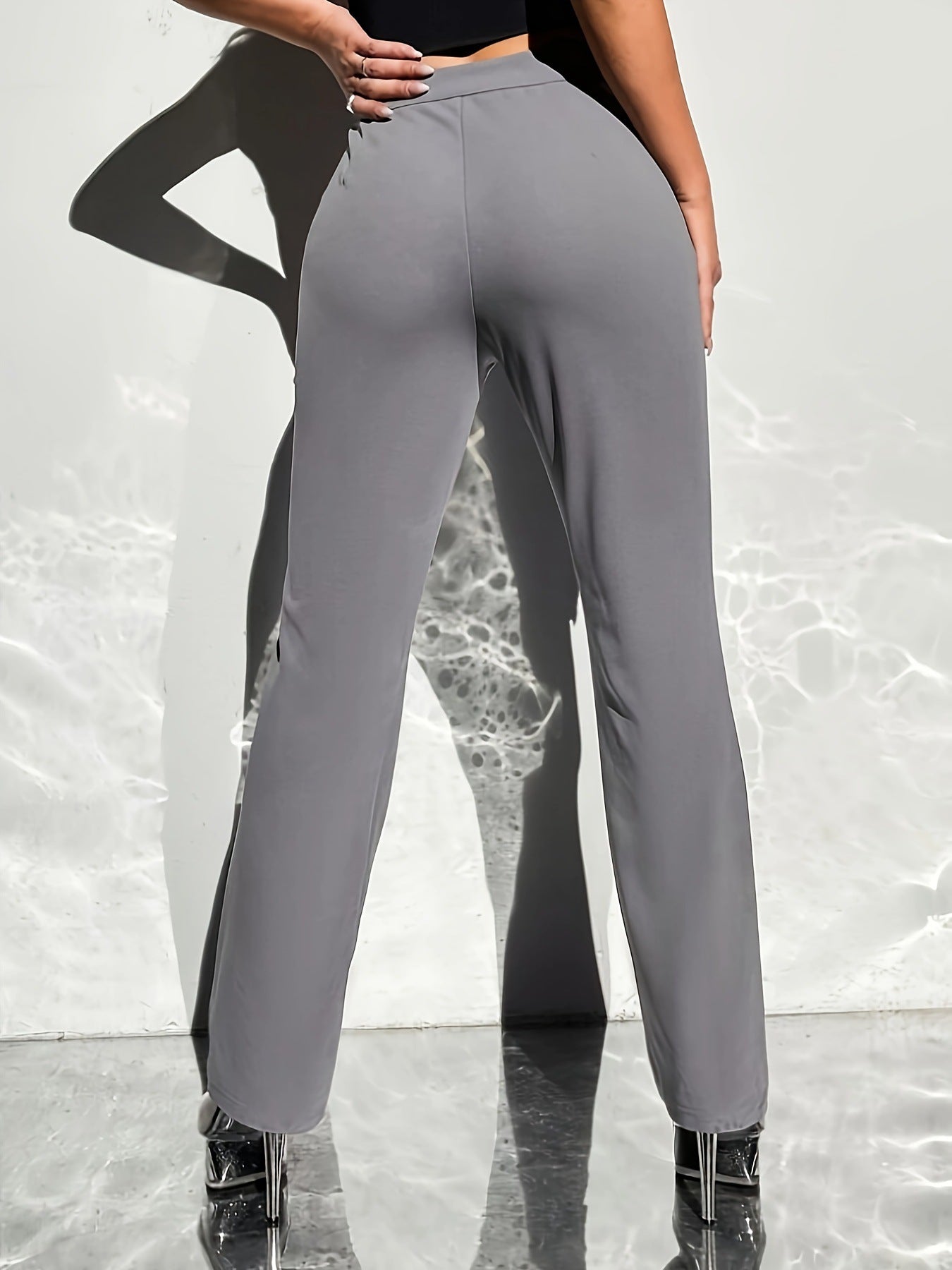 Gray straight-leg athletic pants with fitted waistband, ideal for casual fashion and ملابس