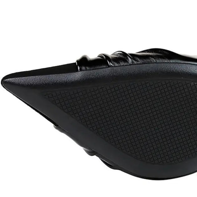 Fashionable langry black leather stiletto heels with silver buckle