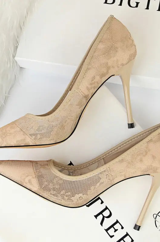 Elegant beige lace stiletto pumps in Langry fashion style