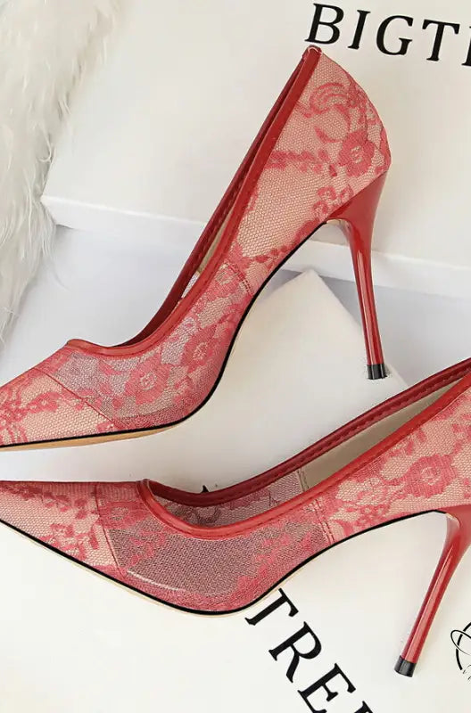 Elegant skinny red lace stiletto heels with pointed toe in langry fashion
