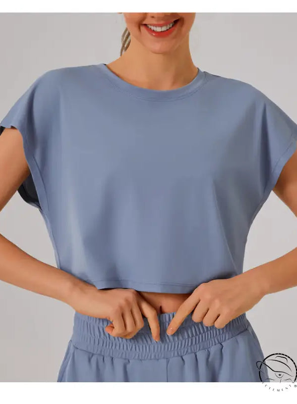 Light blue cap sleeve t-shirt in loose sports yoga fitness set