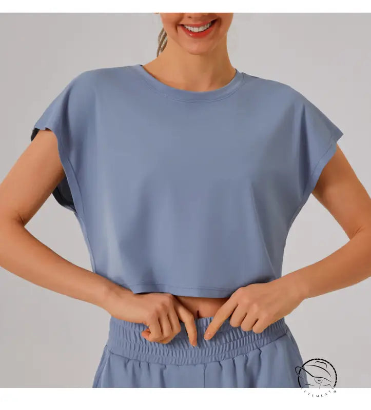 Light blue cap sleeve t-shirt in loose sports yoga fitness set