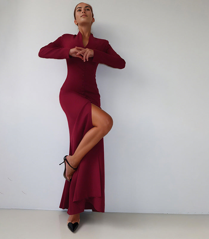 Burgundy langry fashion maxi dress with high slit and black heels