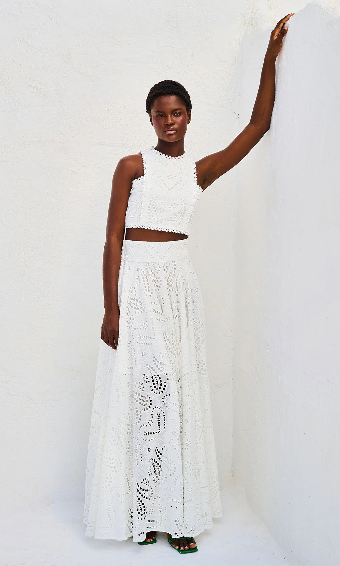 White eyelet crop top and maxi skirt set in Casual Vacation Loose Two Piece Set fashion ملابس