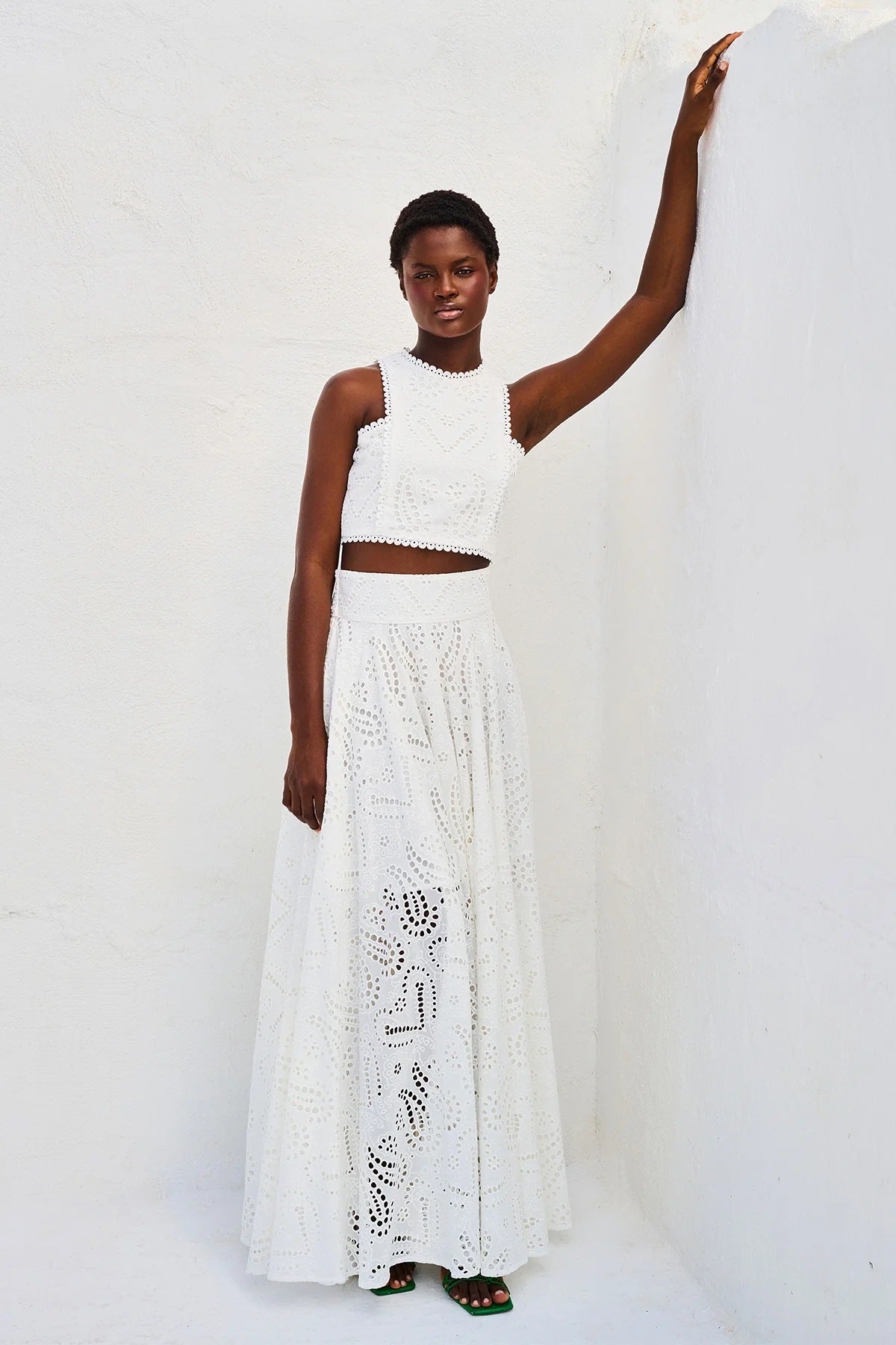 White eyelet crop top and maxi skirt set in Casual Vacation Loose Two Piece Set fashion ملابس