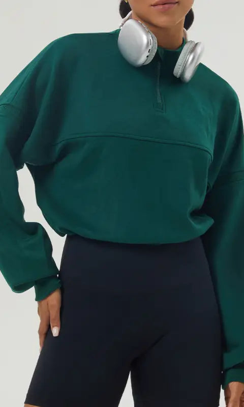 Green autumn winter thickened pullover sweater with black biker shorts