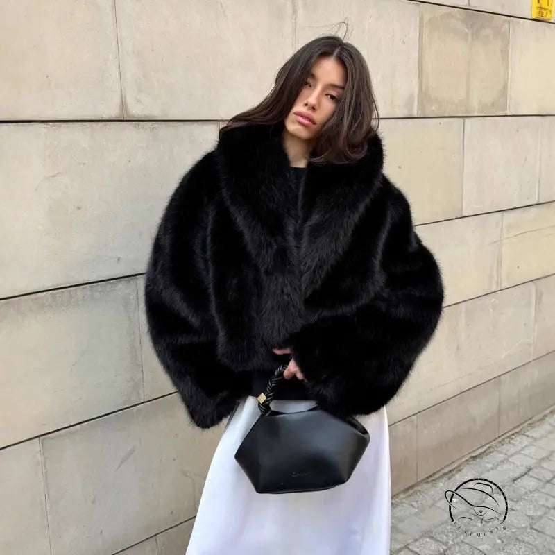 Cozy short faux fur coat in black with high collar and long sleeves