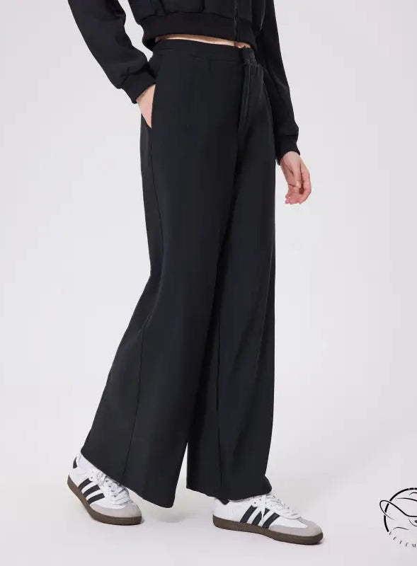 Black loose fitness warm pants with elastic waistband and pockets