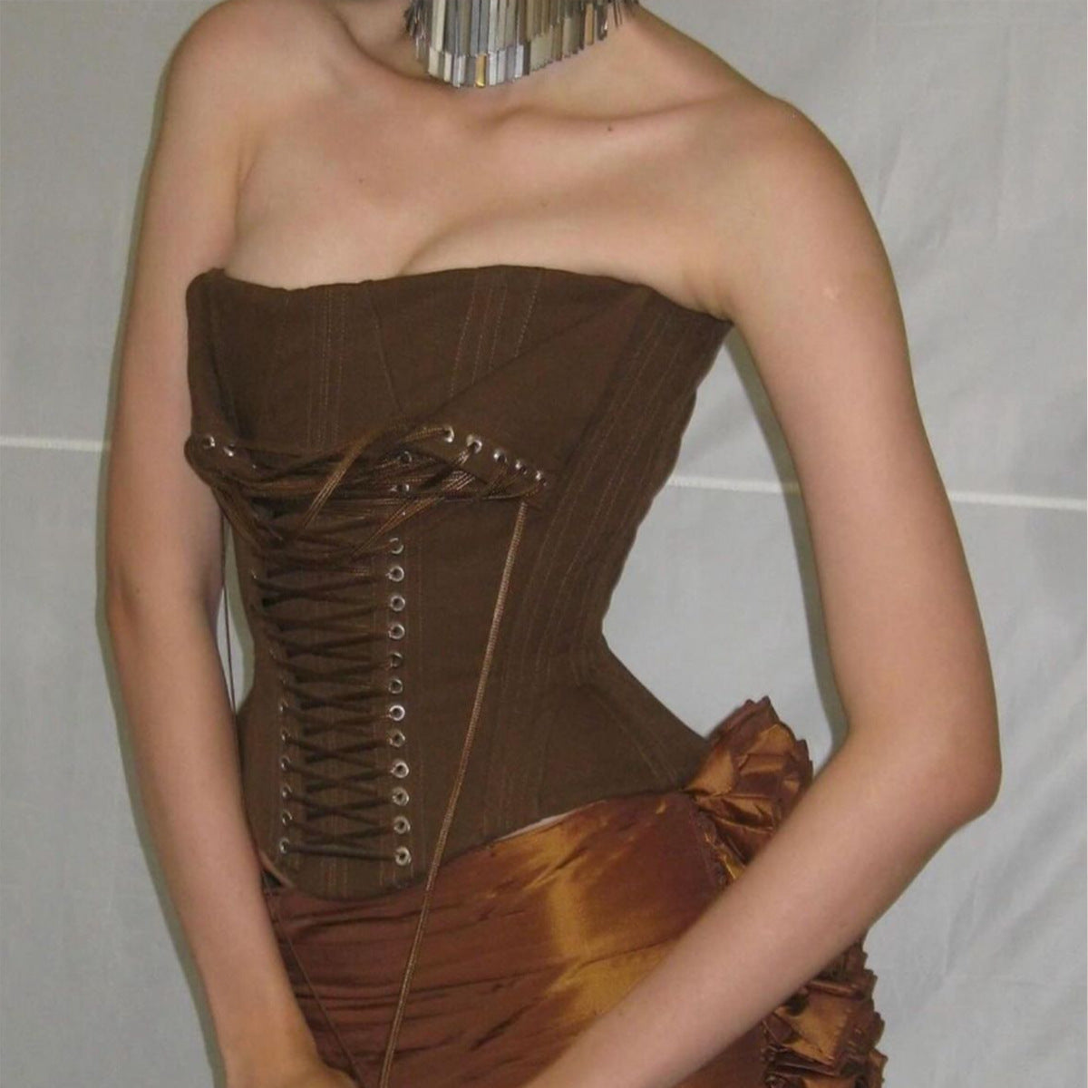 Elegant advanced design boning corset: brown strapless dress with gold accents