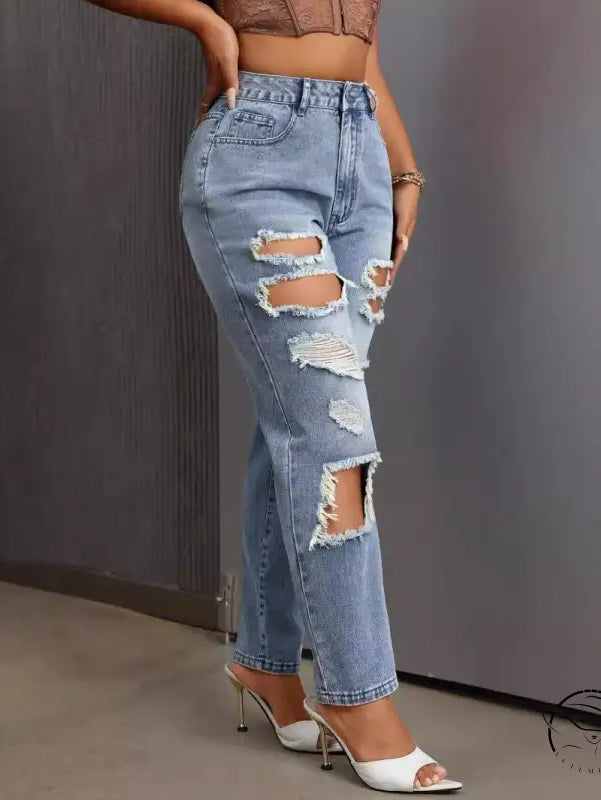 Slimming skinny ripped jeans in light wash for women