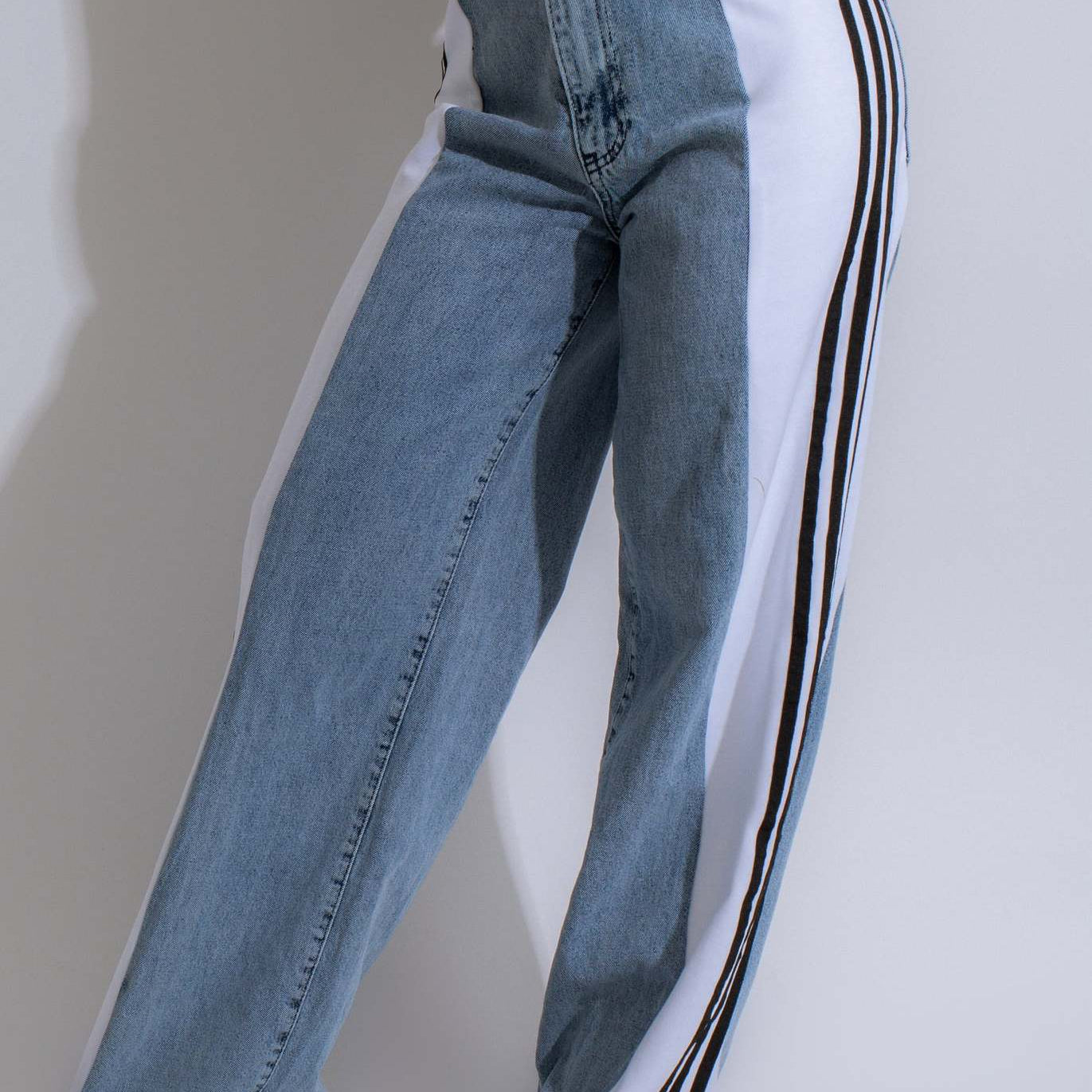 Wide-leg denim jeans with white side stripes and black racing stripes for casual fashion