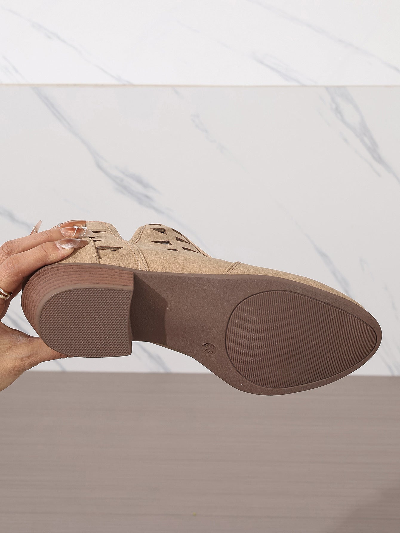 Beige leather oxford shoe with brown sole, ideal for daily ankle boots style