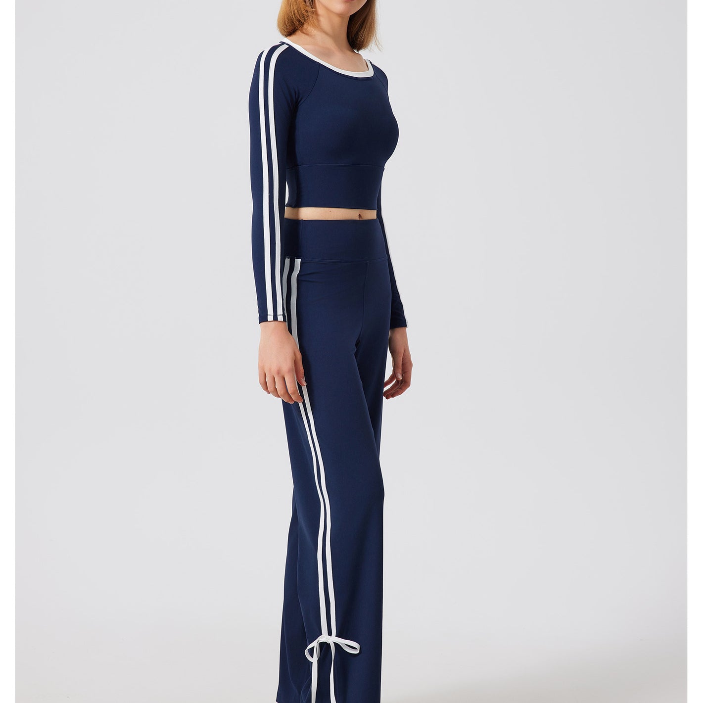 Navy blue two-piece athletic set in langry fashion, Quick Drying Sports Top for ملابس