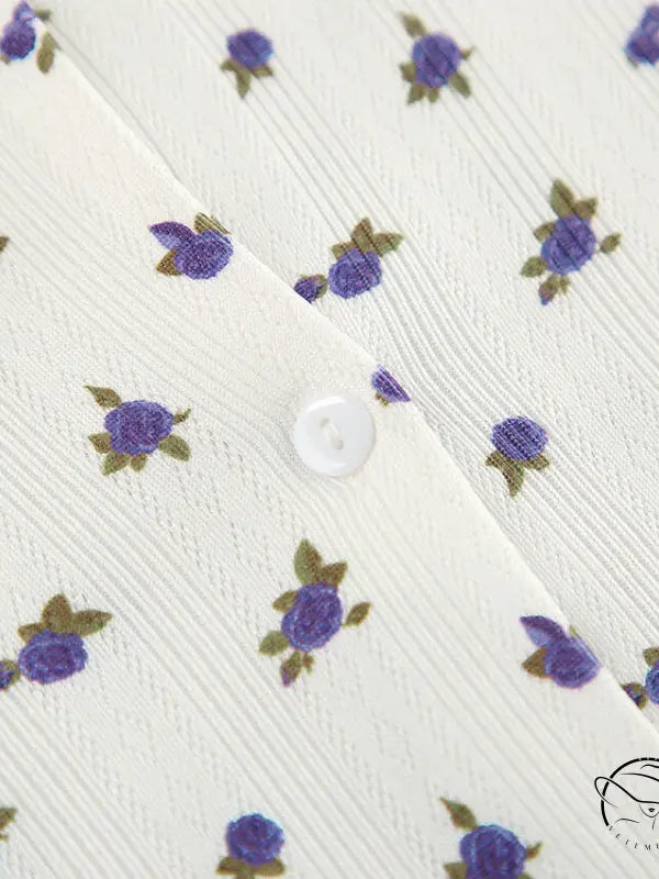 White knitted jacquard printed pajamas with floral-patterned fabric and button