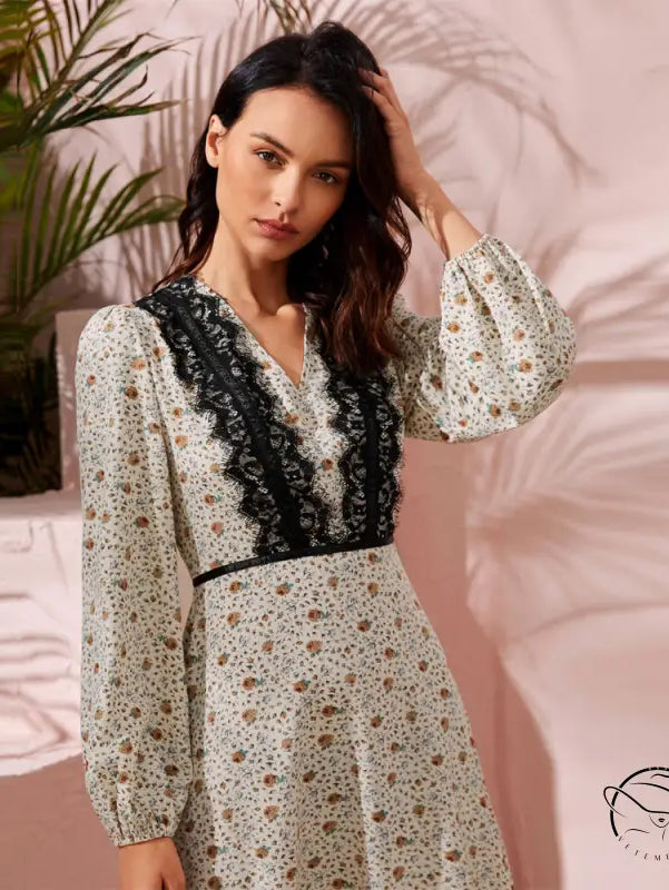 Cute stitching lace high waist off-white floral dress with black trim