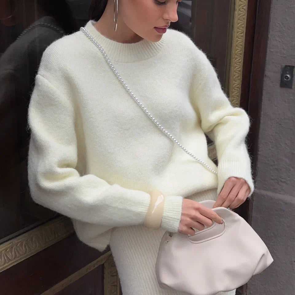 Cream cashmere wool alpaca sweater with balloon sleeves and chain strap bag