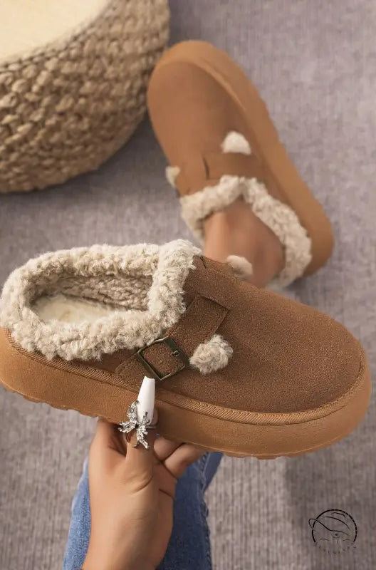 Casual thermal cotton slippers in brown suede-like style with faux fur trim