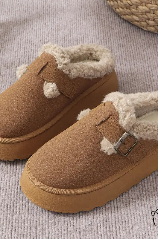 Casual thermal cotton slippers with brown faux-suede and faux-fur trim in Langry fashion