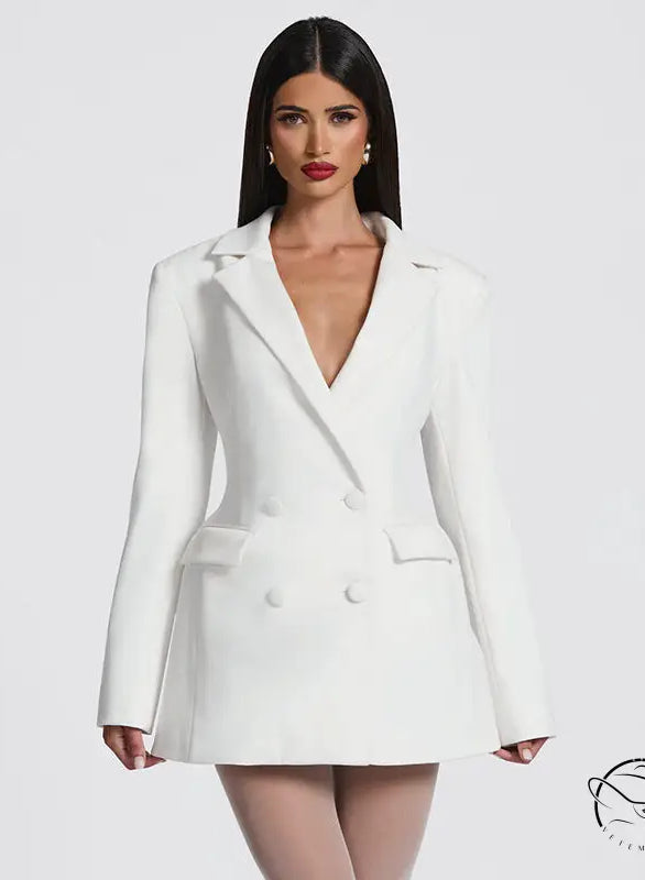 White long sleeve double-breasted blazer in tailored slim fit fashion