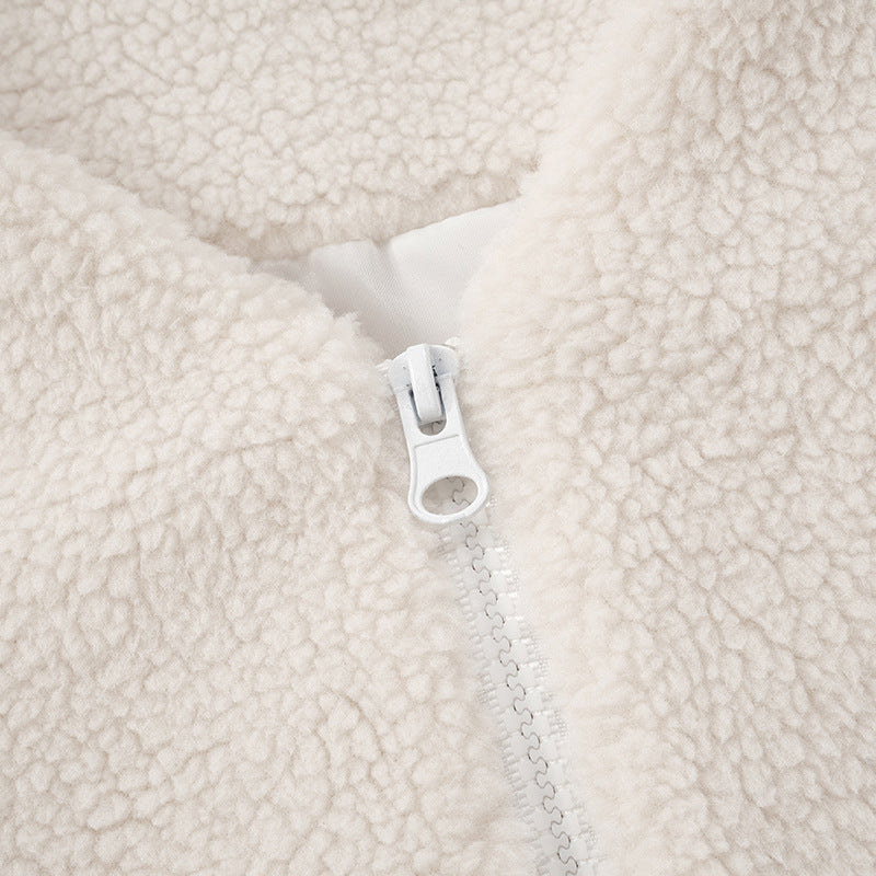 White sherpa jacket with zipper in stylish langry fashion, perfect for casual wear